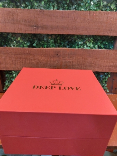 Kutu da Kırmızı Güller