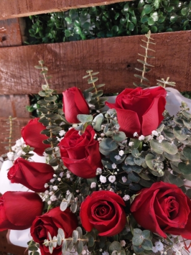 9 Kırmızı Gül Buketi